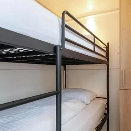 House Boat Athene 보트호텔 4*