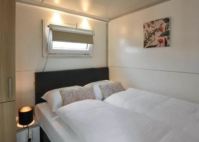 Botel House Boat Athene