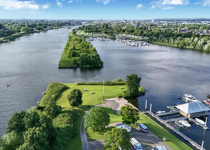 Botel House Boat Athene Maastricht