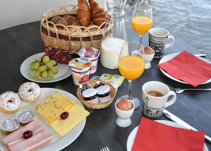 Botel House Boat Athene