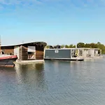 Botel House Boat Athene 4*