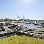 House Boat Athene 4* Maastricht