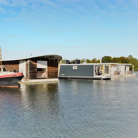 Ботель House Boat Athene 4*